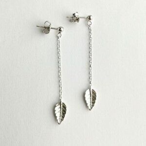 Sterling silver leaf dangle earrings 🆕